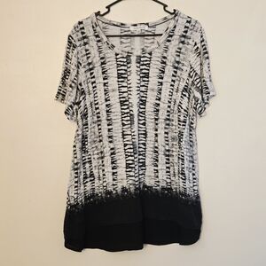 Rose & Olive Women's 1X Black and White Tie-Dye Short Sleeve Top